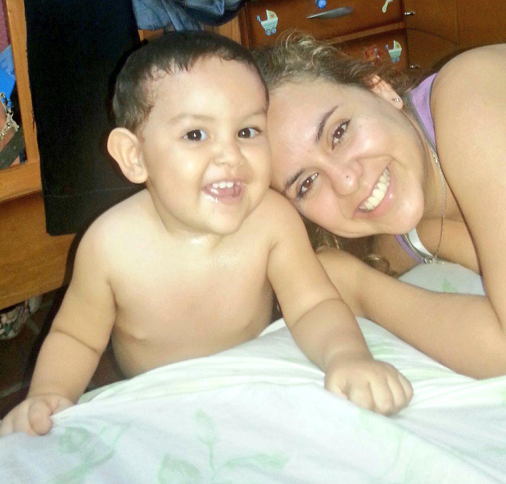 CubasYanina's tweet image. Amor incondicional!!!!!!! 💛#alebb #amomama #hatebb