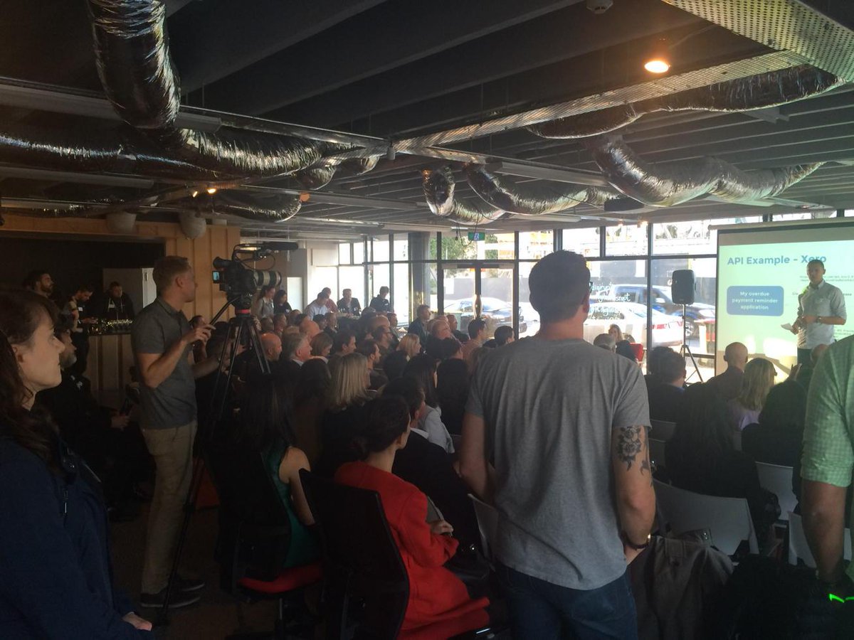 DaleClareburt's tweet photo. @_digitaldisrupt event is huge. Like a nightclub jam packed with digital marketers &amp; other cool peeps #digitalweirdos http://t.co/DQeeHtVorx