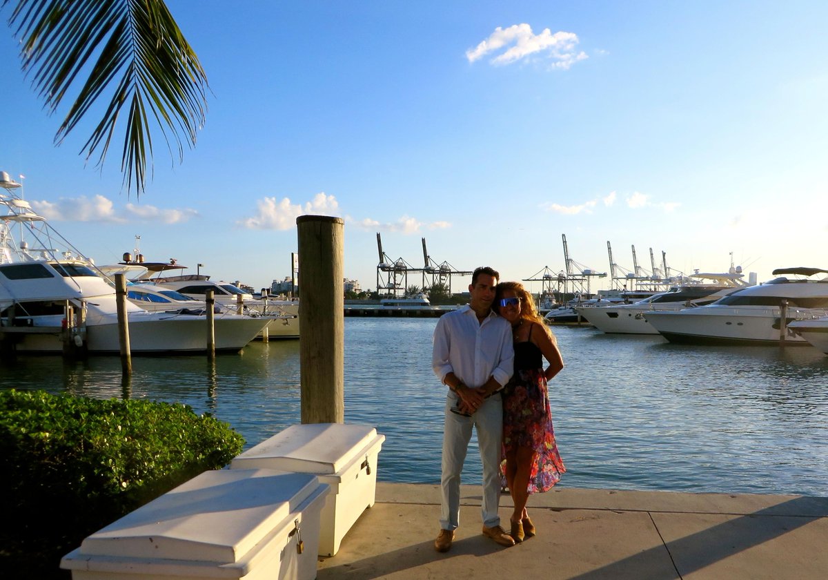 miaminiz's tweet photo. Liquid silhouettes。
#平和 #BiscayneBay #FindYourFun #H20 #Jetsetterdotcom #LifeStyle #MiamiBeachMarina #Sailing #Travel http://t.co/b88lXgV7GR