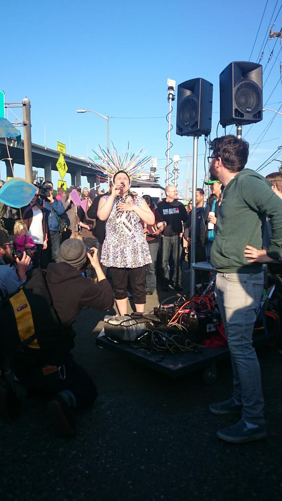 Zebra425's tweet image. Seattle says #ShellNo,  This Alison she came all the way from the Arctic to say #YouShellNotPass