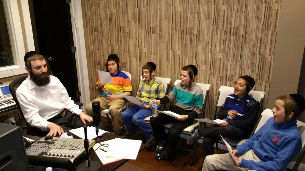 yedidimjunior's tweet photo. Getting ready for upcoming Mega Wedding @TEITELBAUMAARON @DaskalOfficial @ShmilySpira @mottyjay - Stage Manager http://t.co/WEnKSzQDKH