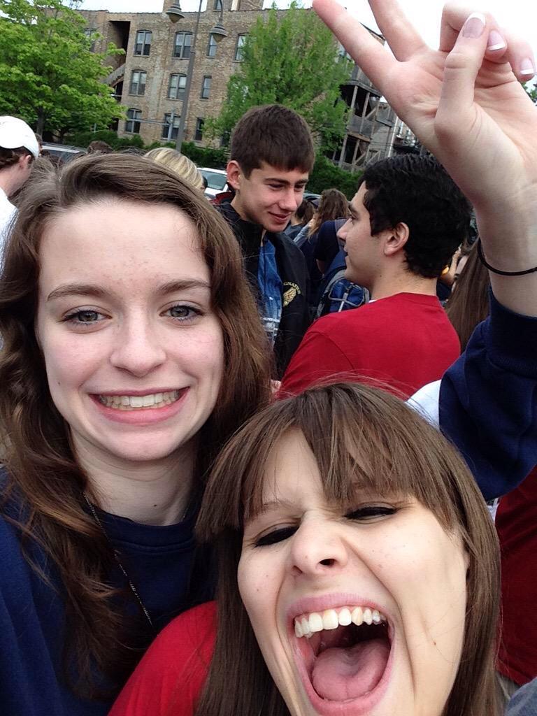 Ruh_Ro's tweet photo. When bae is leanin in but your in public http://t.co/UZi7VbIadh