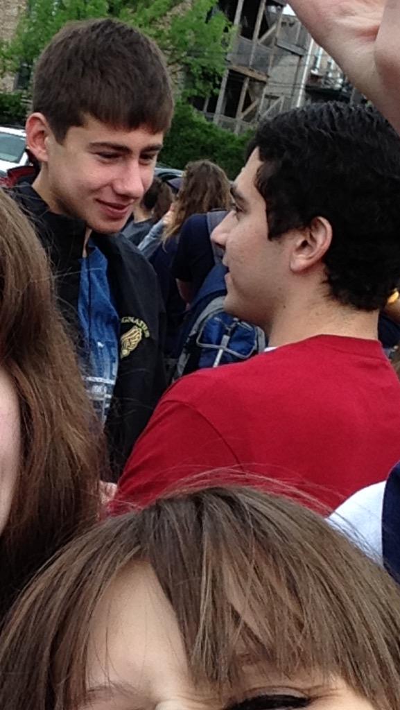 Ruh_Ro's tweet photo. When bae is leanin in but your in public http://t.co/UZi7VbIadh