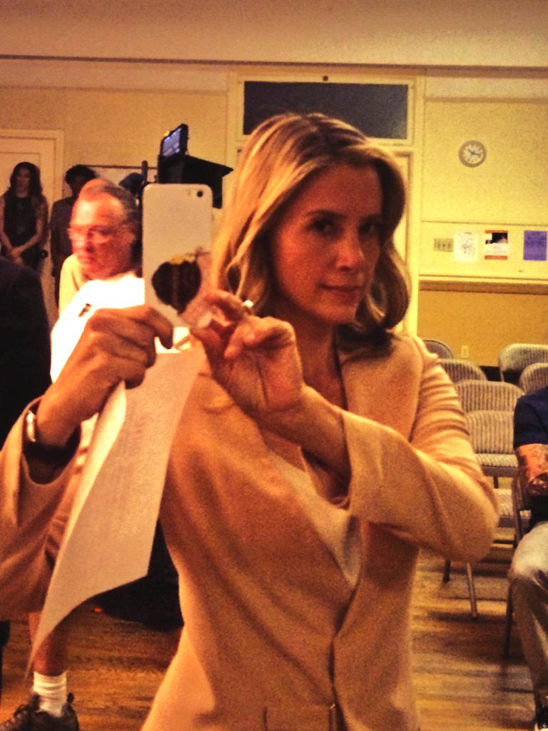 Mira Sorvino tweet media