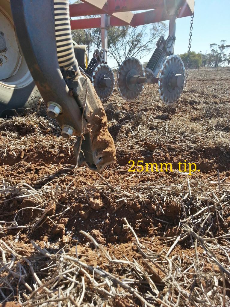 leighjbryan's tweet photo. My 1st yr Dutch openers = Very impressed. 
Simple, strong, no blockages &amp; predictable seed placement. #isdutchisgood http://t.co/L5gy68EsKY