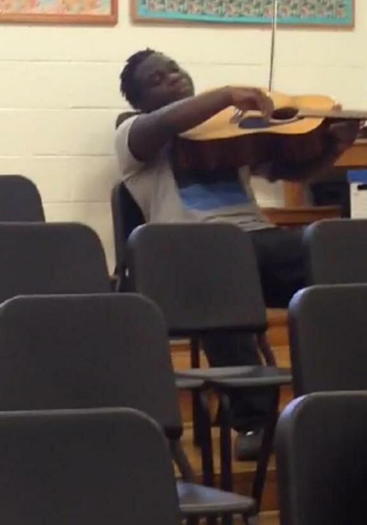 TG_Almighty10's tweet photo. When u high af in music class having a great time http://t.co/KIGxtTH28X