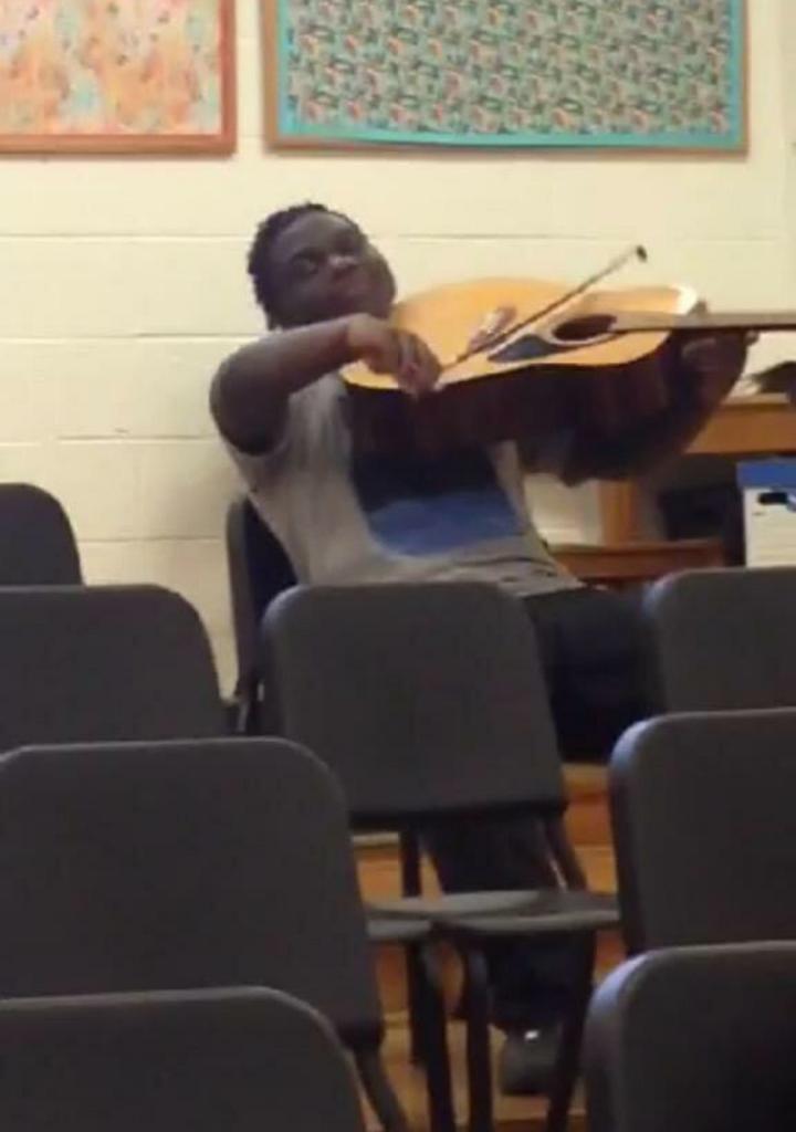 TG_Almighty10's tweet photo. When u high af in music class having a great time http://t.co/KIGxtTH28X