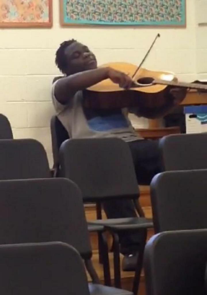 TG_Almighty10's tweet photo. When u high af in music class having a great time http://t.co/KIGxtTH28X