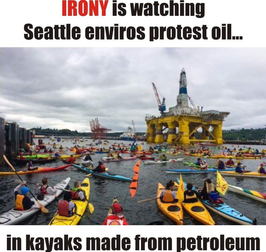 max_huth's tweet photo. Ohh the.... #SeattleVsShell #kayaktivists #petroleum http://t.co/VVpISZykOX