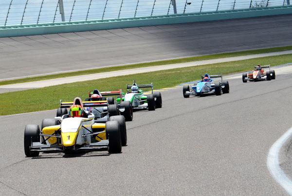 carrerasenvivo's tweet image. @LATAMF2000 abrió temporada en @HomesteadMiami goo.gl/oXuCbU
