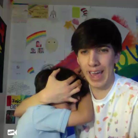 galaxyevs's tweet image. 🔴 LIVE @thatgayboynick on #YouNow - younow.com/thatgayboynick…