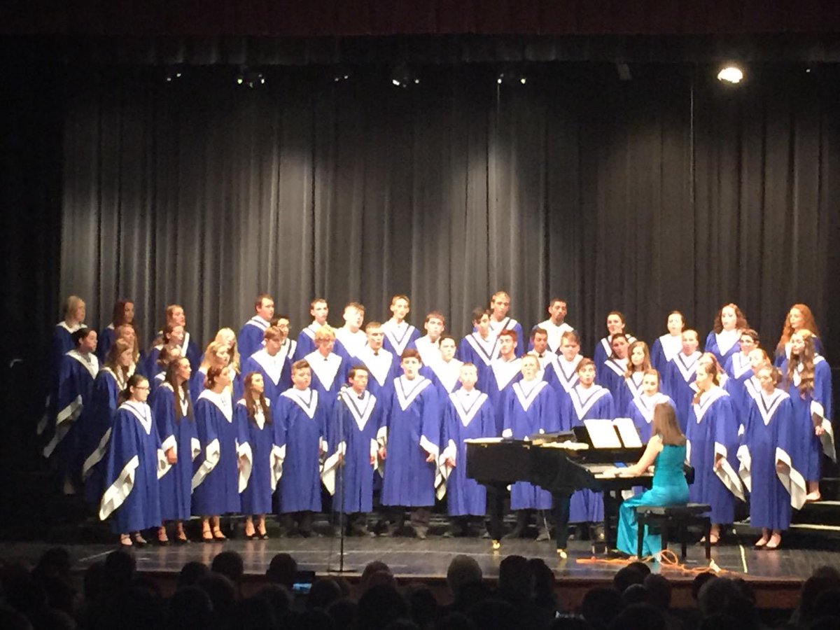 HHS_Athletics's tweet image. 🎶🎶Thanks for everything through the years Mrs. Finch.  Enjoy retirement!!!!!!🎶🎶