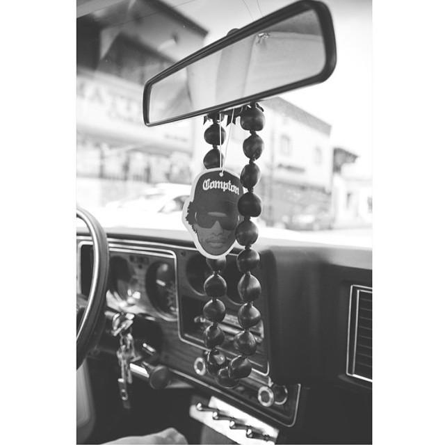 ErikPaulHoward's tweet photo. Repost from the homie @sixtre. Got the @hanginwiththehomies freshener hanging in the #76Monte. #Lowrider #UsoCC http://t.co/zpEuOi7N4t