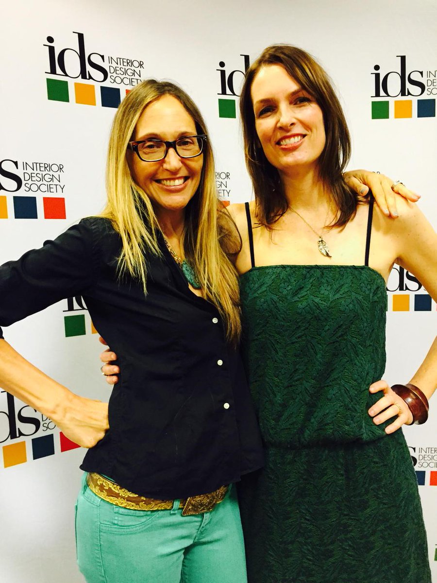 jdagmi's tweet photo. #Parlore gals at @idsnational national conference. http://t.co/uc4Y4D4BvY