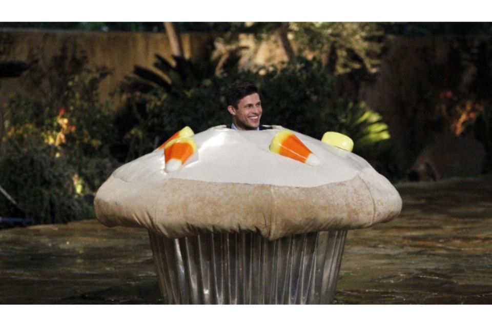 claire_bee107's tweet photo. On my way to steal yo girl #thebatchlorette http://t.co/3zYINA40ny