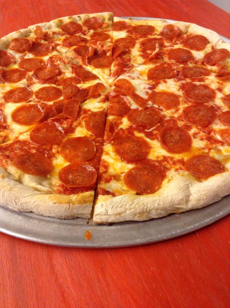 TGP_LAX's tweet photo. Fresh pepperoni pizza from yours truly here at TGP http://t.co/Vl3Y6h4RGr