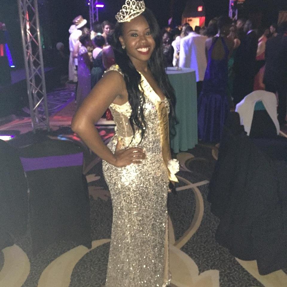JadaRoberson_'s tweet photo. #prom2k15 #promqueen2k15 ππ http://t.co/Webf5TRHK2