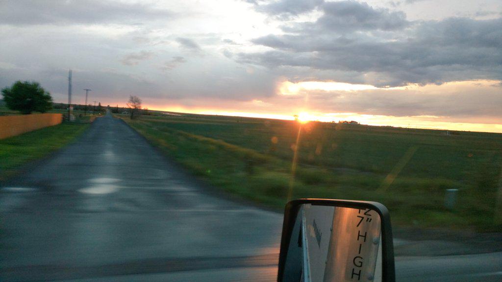Myke500's tweet photo. Great sunset in #twinfalls. @ChargingLockers on the way to @Sasquatch 
See you there! http://t.co/cgglrLOjq4