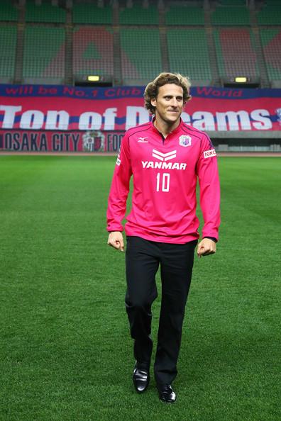 Happy 36th birthday to Diego Forlan wish you all the best. 