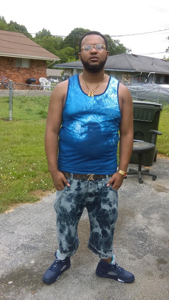 YungCash423's tweet photo. #DJMFCASH #COOLIN #earlier http://t.co/bUxquIDN7r