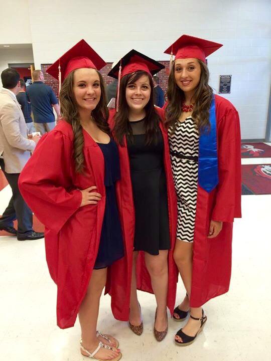 britneymackay's tweet photo. Best friends 🎓 #Alumni15  @ellasnelson @marinvandien http://t.co/CWPhEc6Omj