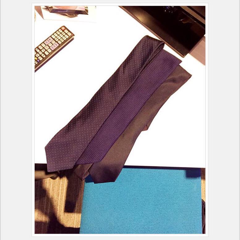 EAcevedo_fans's tweet photo. ¿Cual corbata les gustaría hoy? ¿Azul, azul marino o azul con puntos? 😁 http://t.co/bBT2nIyrWf