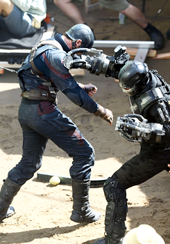 [CINEMA] Captain America: Civil War - Bastidores! - Página 14 CFVpmG3UUAAbpu3