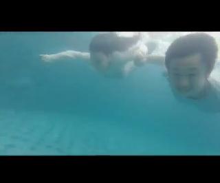 HeartRAVERS's tweet photo. Ciiee yang berenang berduaaa♥"@RandyMartin98 @cassandrasleee #KangenRainFahriSCTV http://t.co/bsi25oo2HD