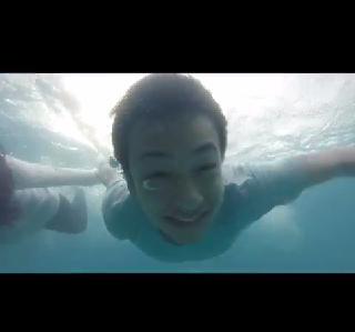 HeartRAVERS's tweet photo. Ciiee yang berenang berduaaa♥"@RandyMartin98 @cassandrasleee #KangenRainFahriSCTV http://t.co/bsi25oo2HD