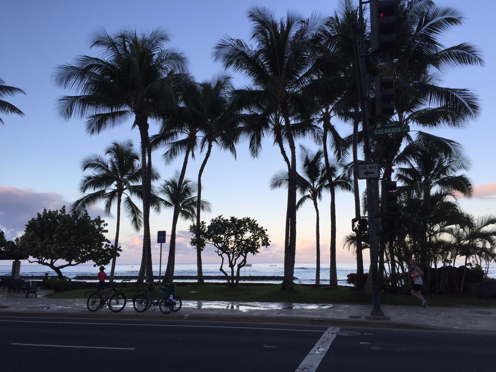 marc_ervin's tweet photo. Aloha betches! #hawaii #Waikiki #sunset http://t.co/W0dvNM8hXI
