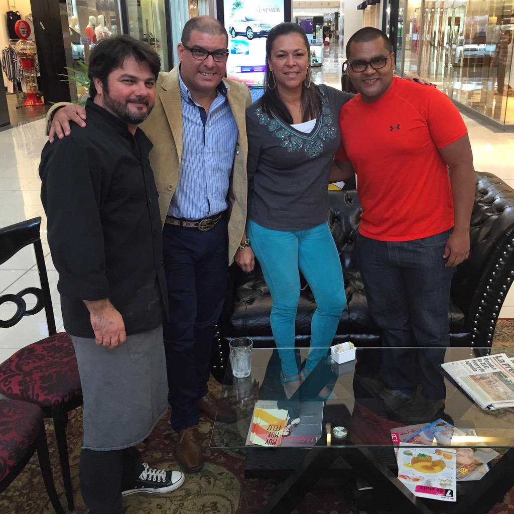MiguelJoseBM's tweet photo. Sommeliers venezolanos @AVENEZOLANASOMM #pty #Panamá #senseisommelier @Maxiel25 http://t.co/OORo9Iwj50