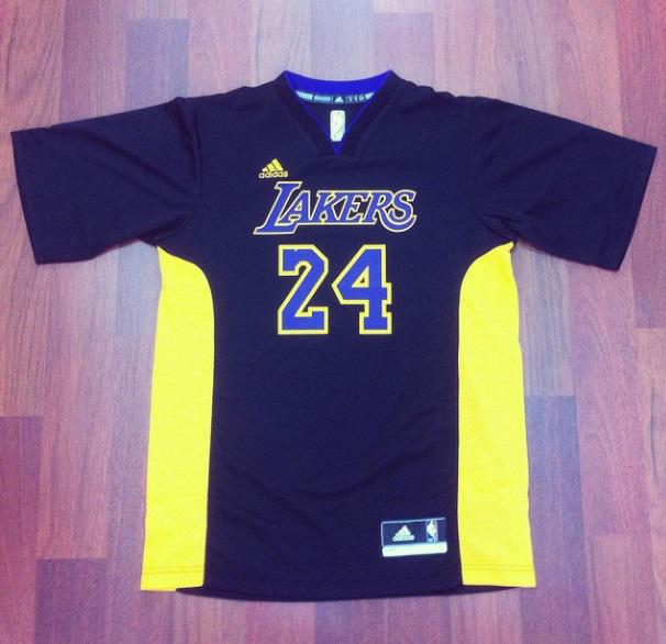 allstar_basket's tweet photo. Recibimos la camiseta con mangas de Lakers. Visitanos en C/ Zaragoza N15 (Almeria), o haz tu pedido al 950264758 http://t.co/C4BH3xdOb8