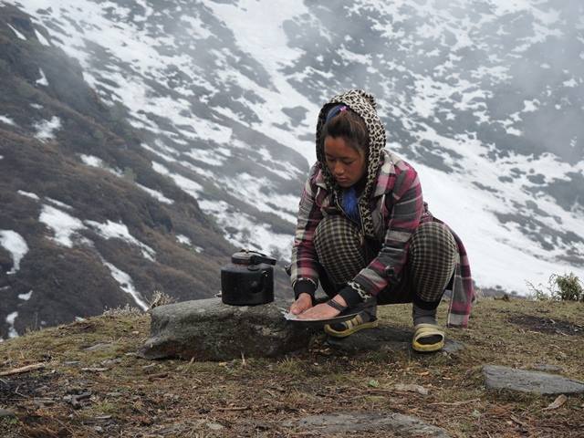 NorthmenPK's tweet photo. As per Adrian Hayes, people in mountain villages on 3500m or high are living under Tarps. Temp ll be subzero soon. http://t.co/Cl0ILMnmnA