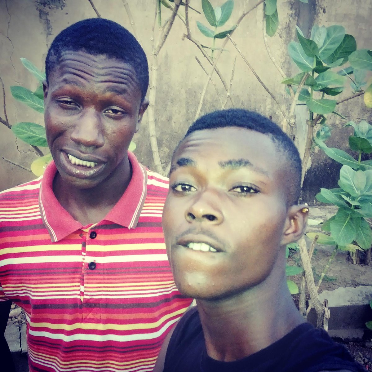 flingsicecorn's tweet photo. We got stoned cos we stunners. We don't get hurt all we do is flaunt cos we got a blunt http://t.co/UMCuxB9fGK