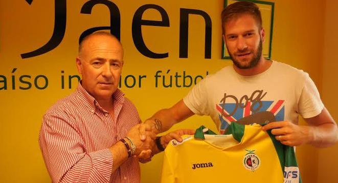 sescolafutsal's tweet photo. El @JaenFS renueva al pívot @fsolanoleon por una temporada más http://t.co/G5i7OFj8Cq