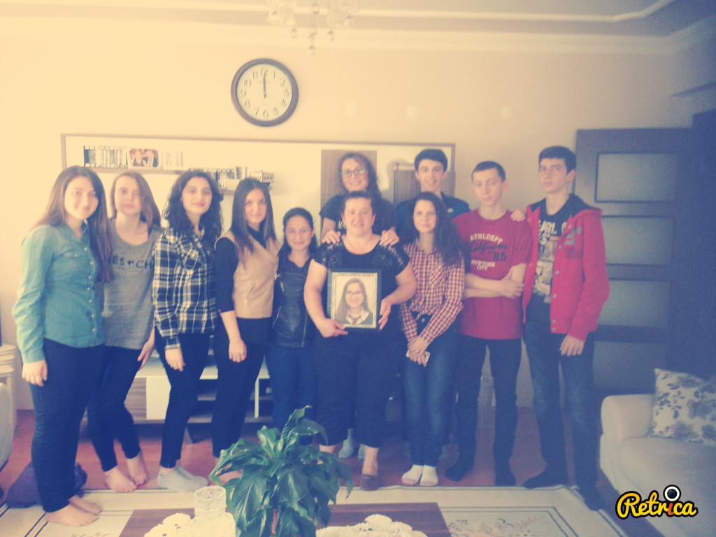 Seher_adal's tweet photo. Kıymet Annemiz Handişko ve Biz #handea #iyikidoğdunHandeAlın http://t.co/sAzIBZNVdb