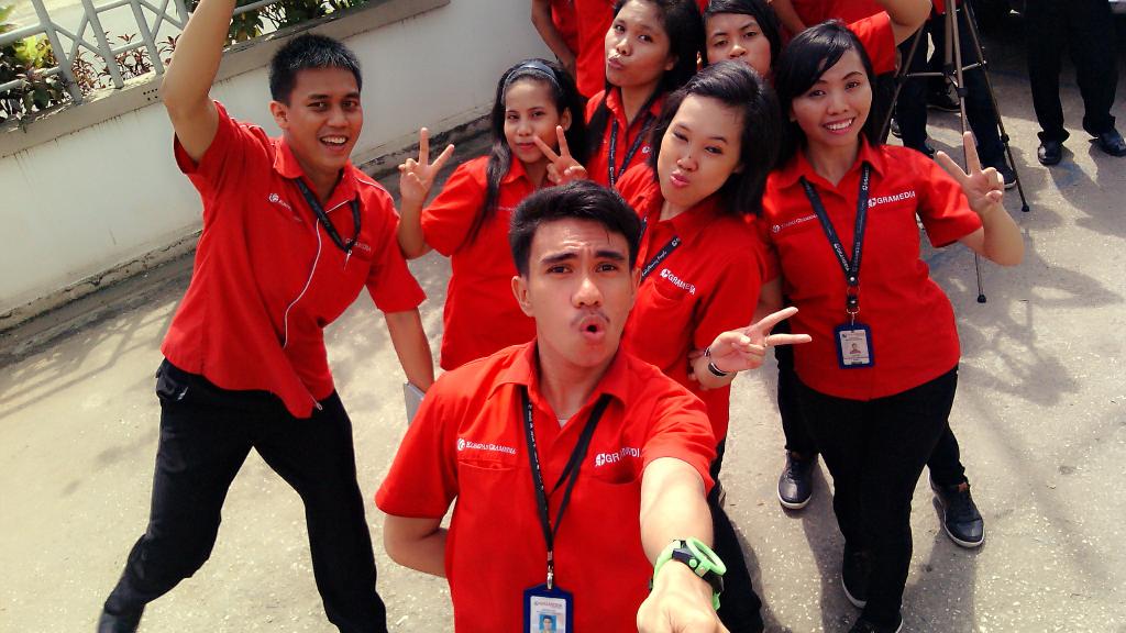10thGramedJpr's tweet photo. Ayoo groufie bareng kami dengan join di event kami "Selfie Contest", fun for ur photo :) http://t.co/vtG1eyUx0J