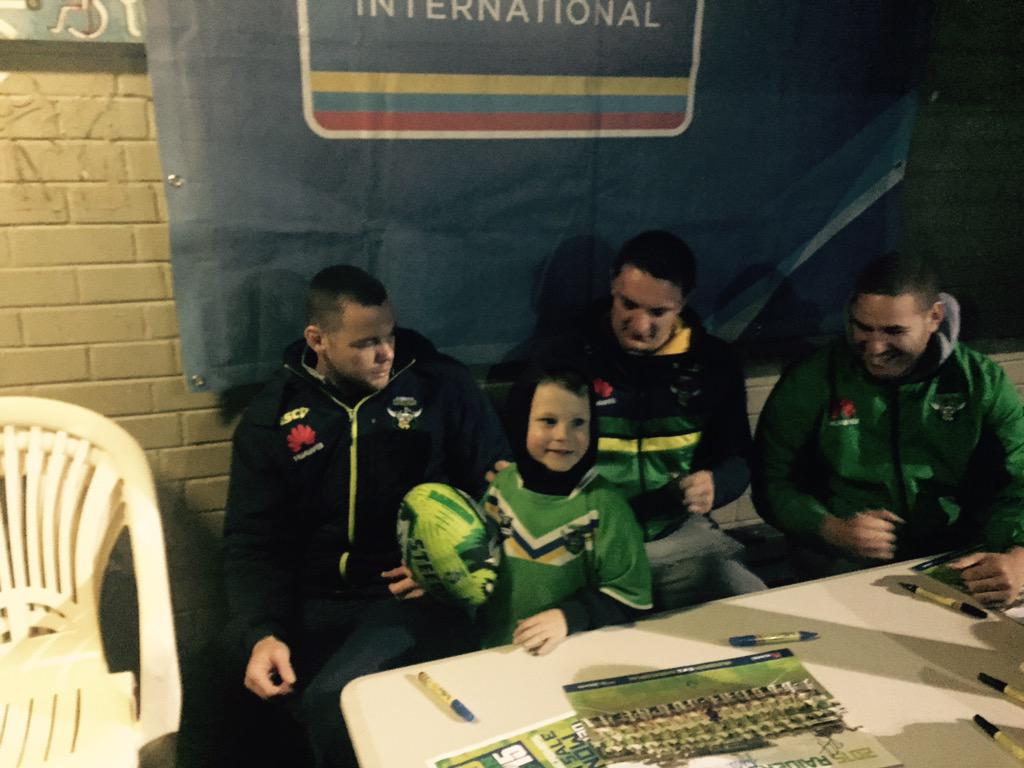wbjrlfc's tweet photo. Great night despite the rain #WeAreRaiders http://t.co/7gZqoeYL0k
