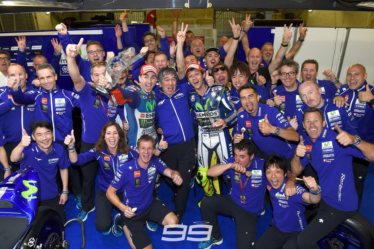 lorenzo99's tweet photo. Yamaha rules! @ValeYellow46 @YamahaMotoGP #frenchGP http://t.co/XCvi5eRQBs