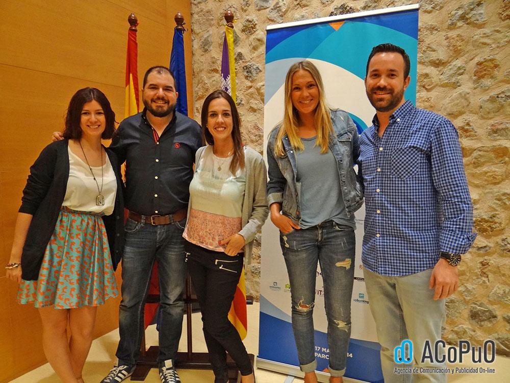 FeriadeInternet's tweet photo. Nuestro agradecimiento a los profesionales que participaron en la #MesaSM de la #Fdi15 :) http://t.co/6nNsBYvfUO