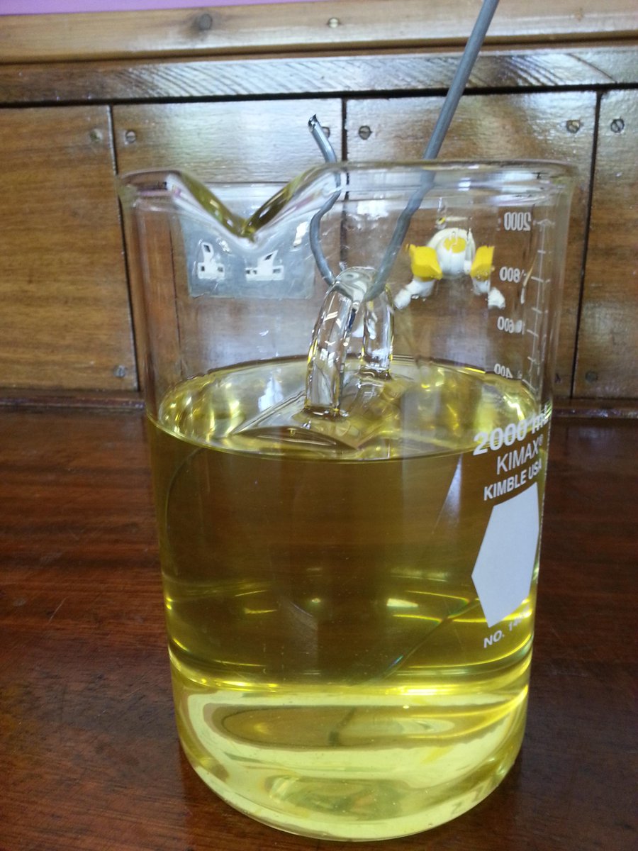 Andrestrujado's tweet photo. Hiding glassware in oil for 100 years! #Pyrex100 #indexofrefraction #RealTimeChem http://t.co/9GVY0z49pu