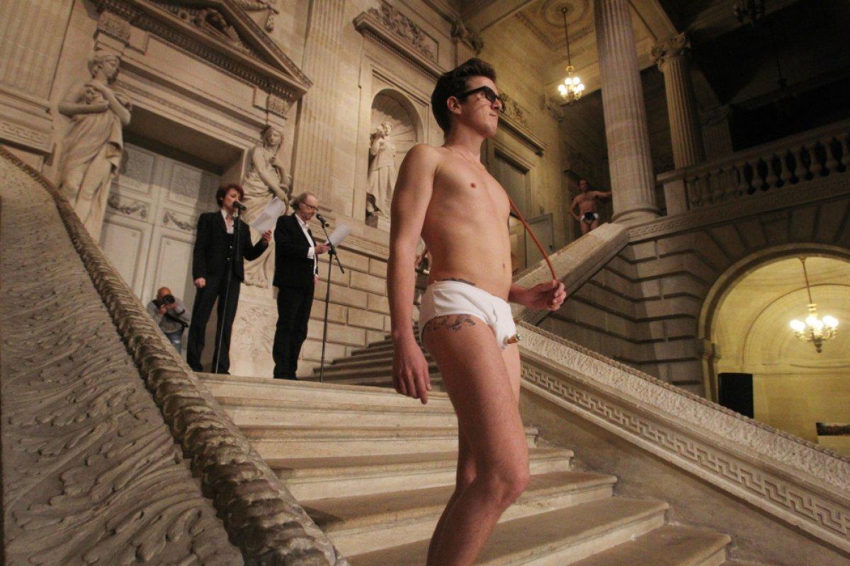 LLescalier's tweet image. Après #SophieMarceau sur les marches de #Cannes, qui sera en #slip dans L'#Escalier ?
fr.ulule.com/lescalier/