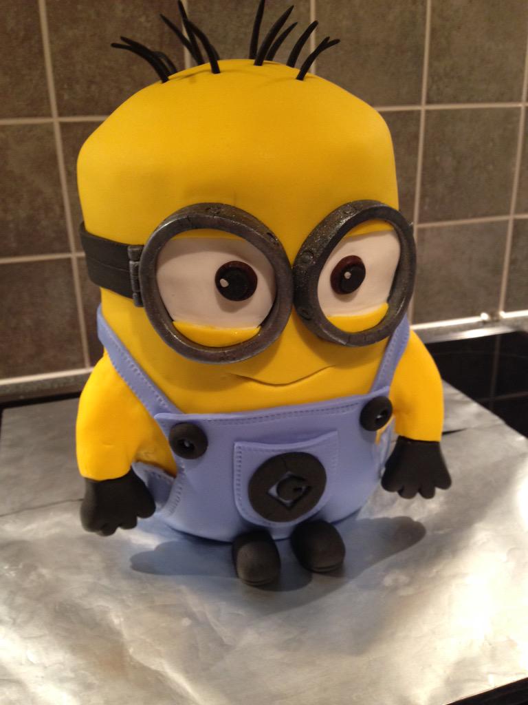 chocbakehouse's tweet photo. Minion cakes http://t.co/NQQaPzDuSG