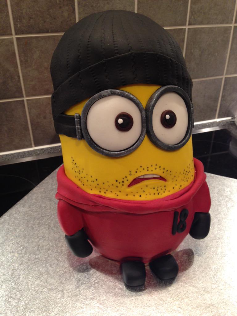 chocbakehouse's tweet photo. Minion cakes http://t.co/NQQaPzDuSG