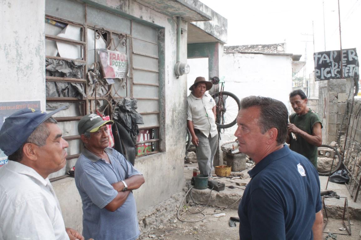 NuestraGenteCam's tweet photo. #Campeche Hay que poner un alto a los errores del gobierno federal: @JCLavallePinzon http://t.co/VBeB9hDfao http://t.co/6jEVhAp1Of