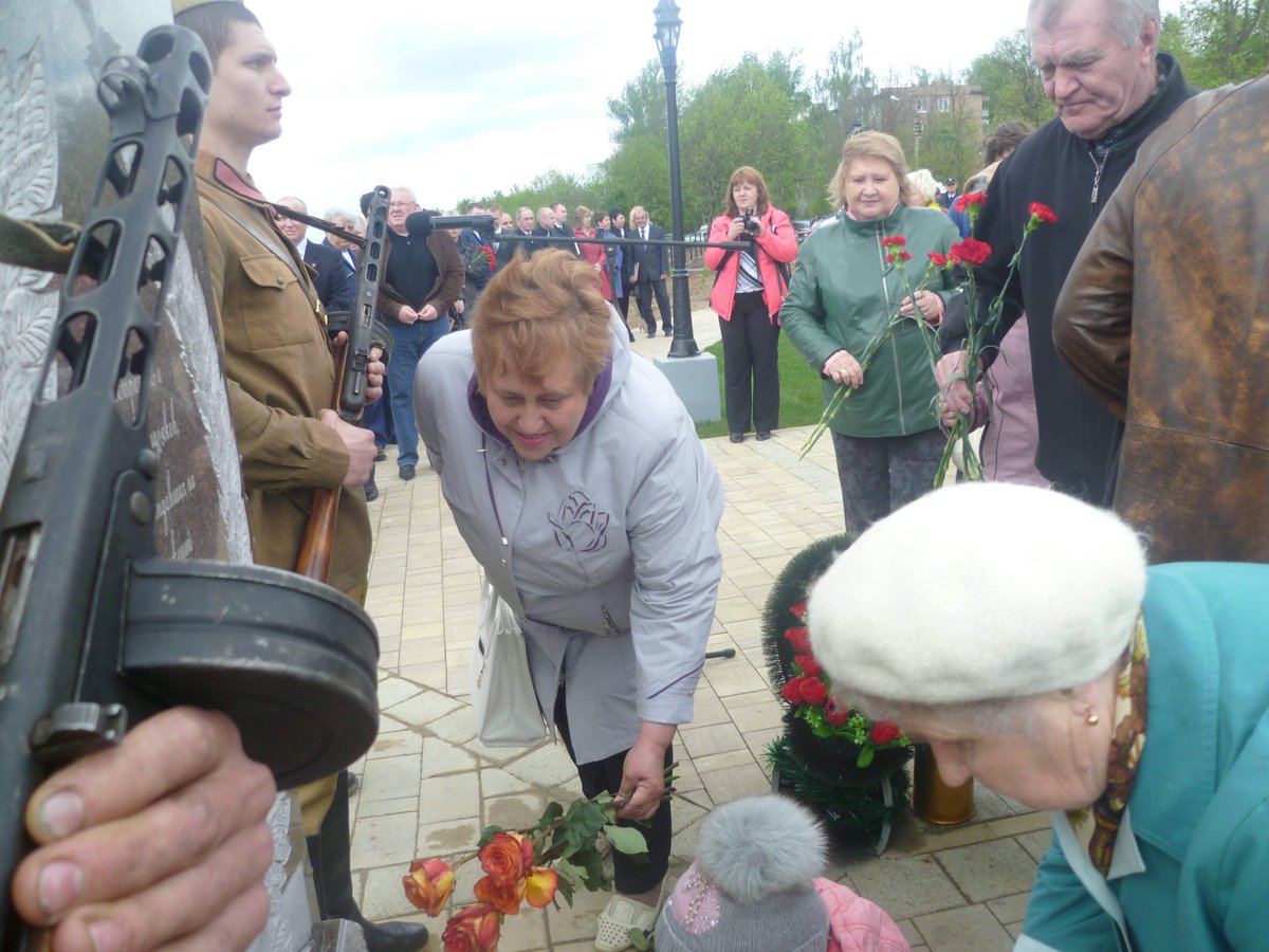 На открытии сквера 70-летия Победы <a href="/GruzdevVladimir/">Владимир Груздев</a> <a href="/yakushkina_/">Галина Якушкина</a> <a href="/LevinaMV/">Левина Марина</a> <a href="/ostashko10/">Оксана Осташко</a> <a href="/min_obr_to/">Мин.образования ТО</a> @AASheveleva