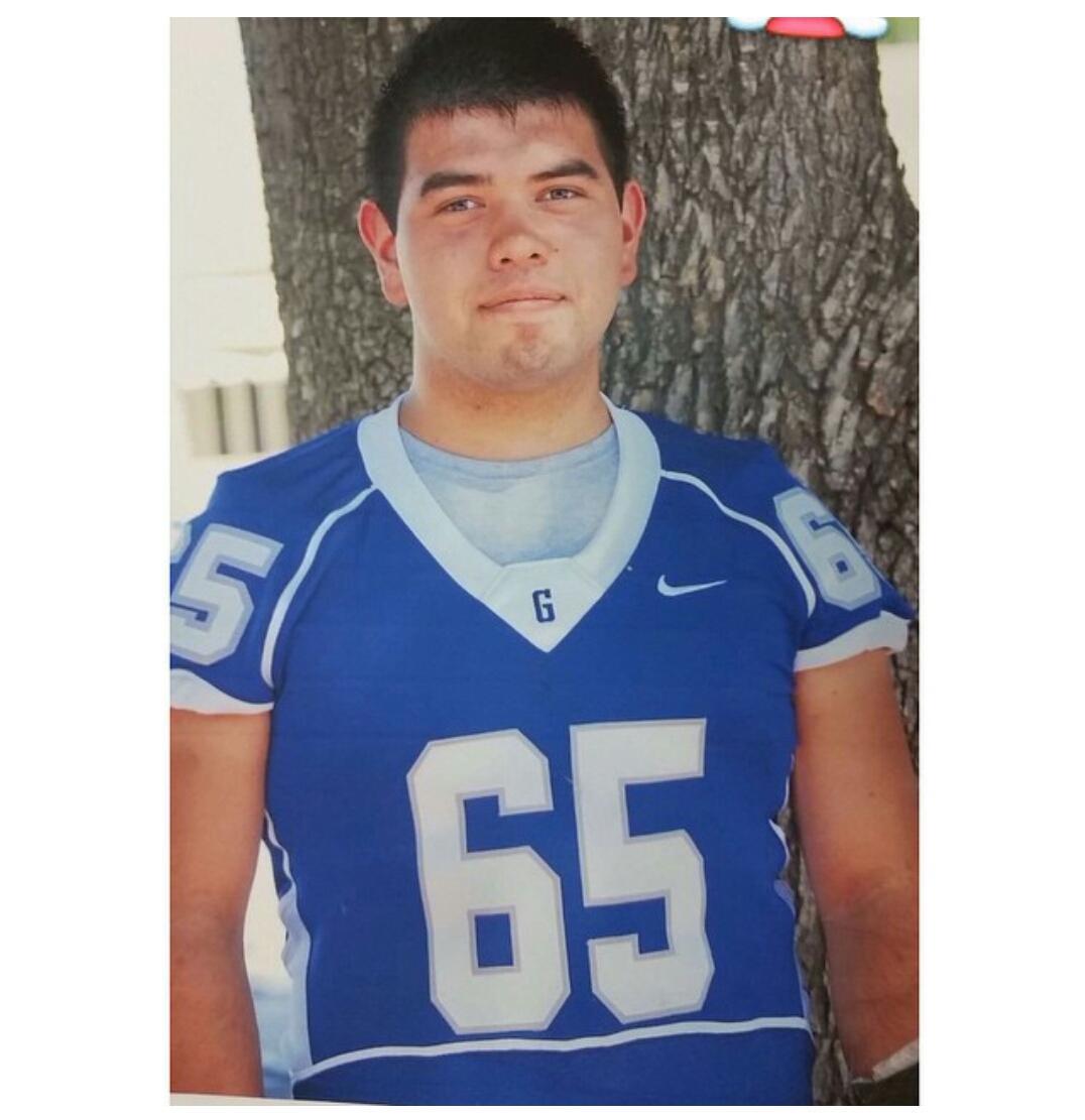 eucario_'s tweet image. On June 11, 2015 I will walk that stage in honor of you too. 👼👼 I love and miss you both. ❤ #RIPJonathan #RIPYesenia