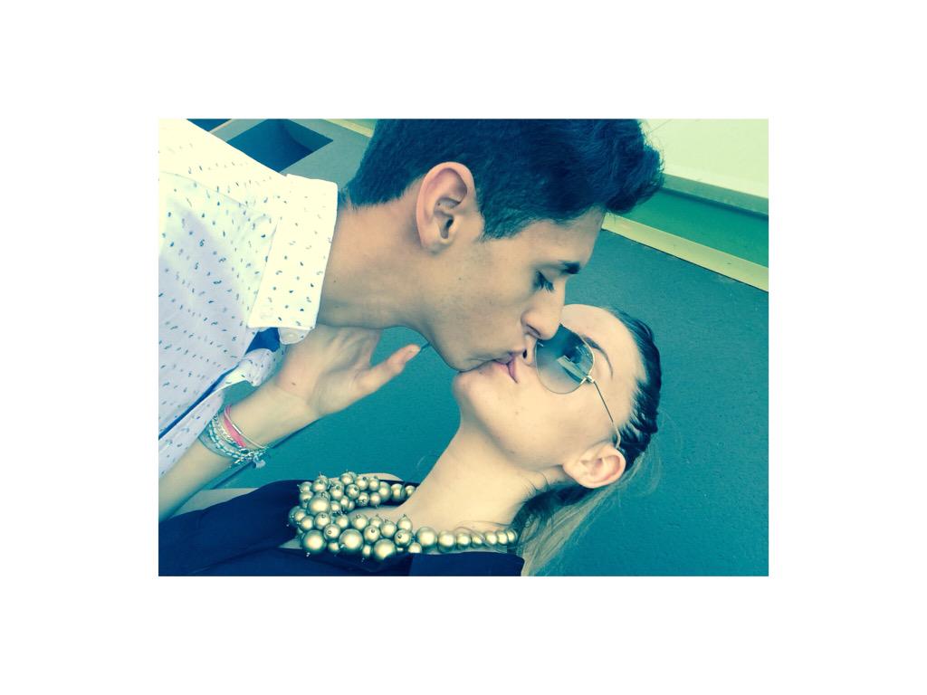 Aliciagg_24's tweet photo. El amor verdadero nace de los tiempos más difíciles. Buenísimos días 👫🔐💖 http://t.co/g54v5Hs9M2