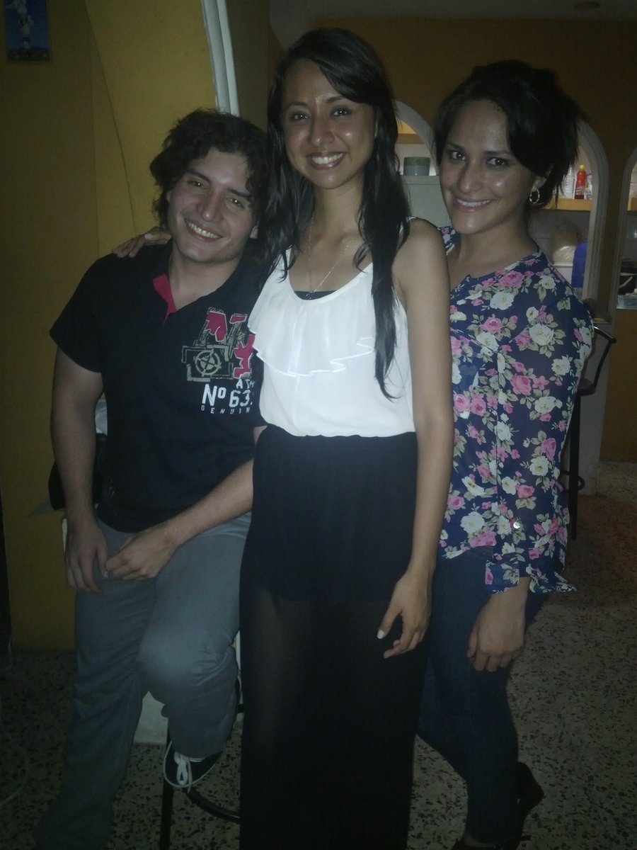 uchiha_edu3's tweet photo. Sí los internos del hospital guayaquil no celebran pos ahi q unirse a las d otro :D http://t.co/xKR1Z6fv5j