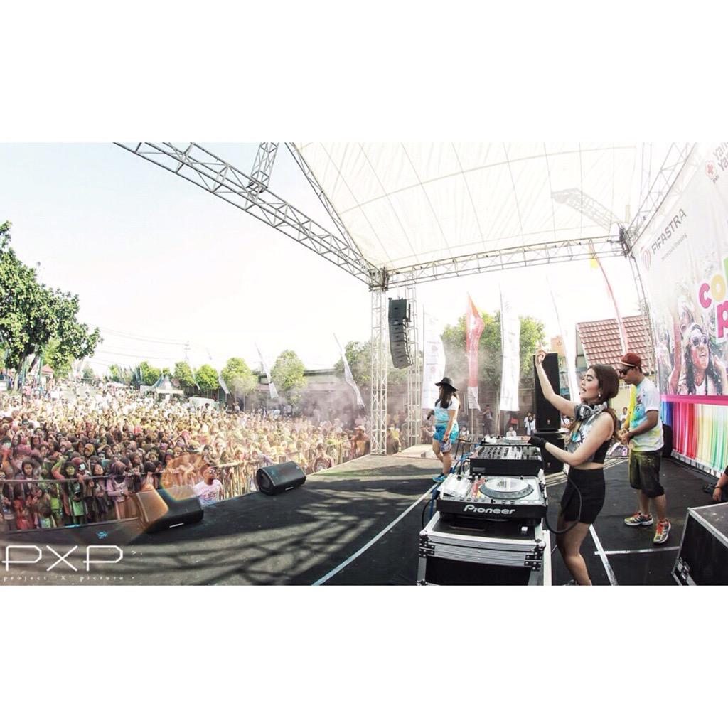 TiaraDewy_'s tweet photo. keseruan indocolor run yogyakarta 🙌🙌🙌 @IndoColorRun fotografer by @ibenk_Tkgphoto @ekamachrudi http://t.co/C1MsaQQ2hV